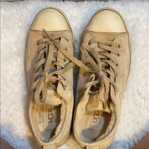 UGG causal tennis shoe